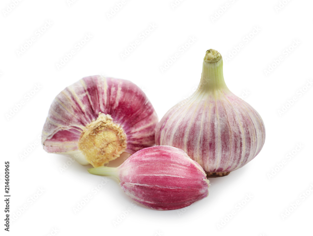 Obraz premium Fresh garlic on white background