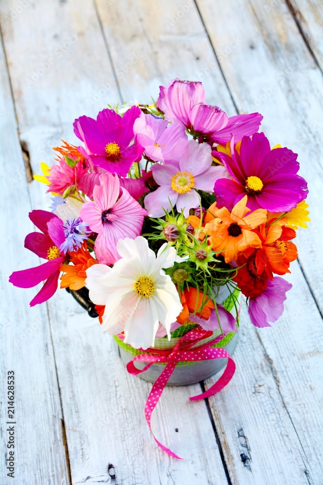 Fototapeta premium Kartka z życzeniami - bukiet kwiatów letnich