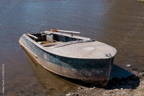 Old abandoned fishing boat © Dmitrii