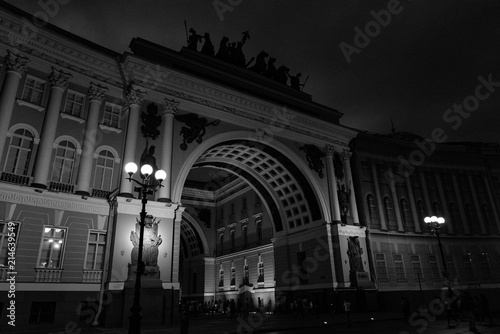 Canvas Print Noir palace at night