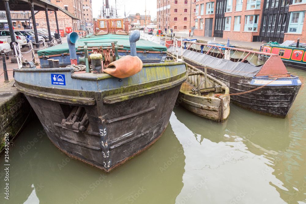 Obraz premium Barges in Gloucester Docks