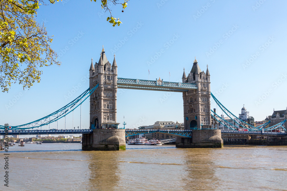 Obraz premium Tower Bridge in the Sun
