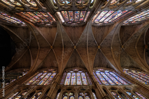 Farbige Fenster in der Kathedrale in León, Castilla y León, Spanien