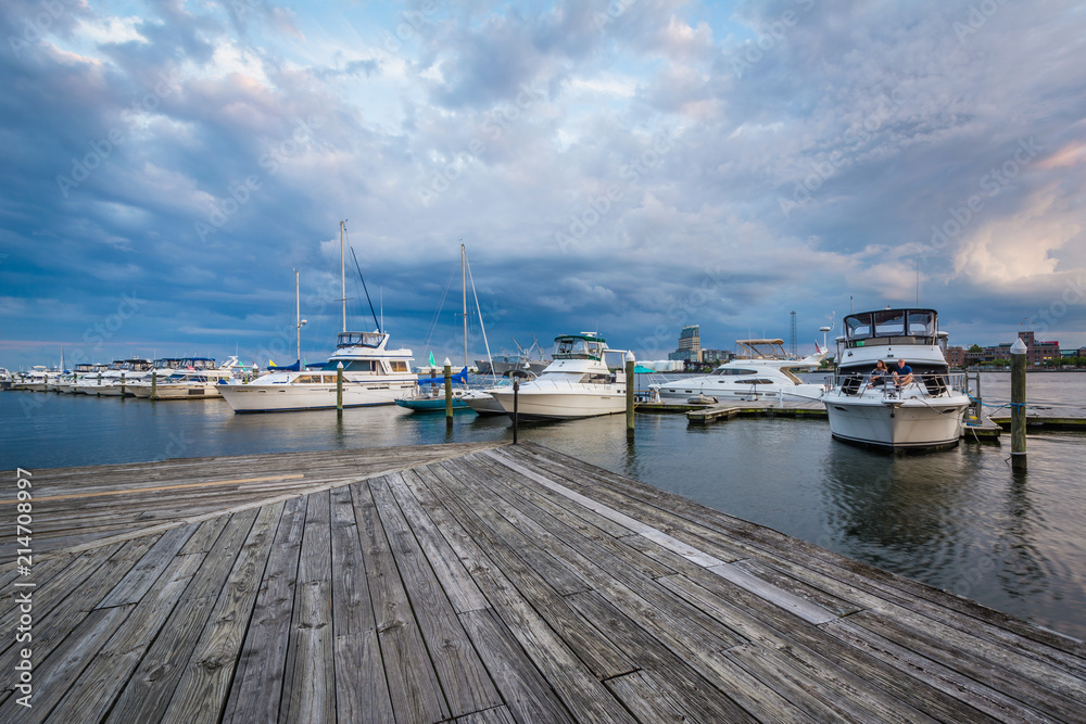Fototapeta premium Boats on the waterfront at sunset in Fells Point, Baltimore, Maryland