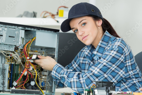 Wallpaper Mural assembling computer hardware Torontodigital.ca