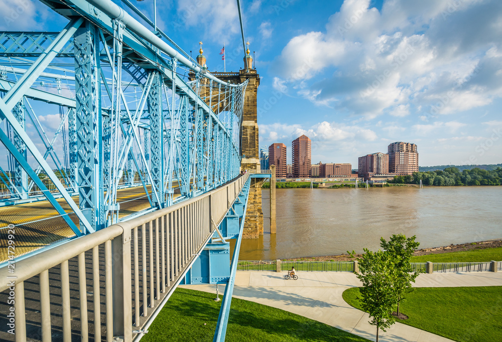 Fototapeta premium The John A. Roebling Suspension Bridge, seen from Smale Riverfront Park, in Cincinnati, Ohio.