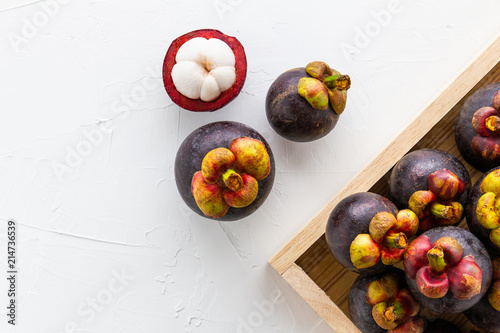 Mangosteen Fruit with top v...