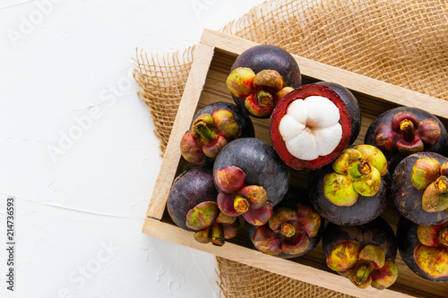 Mangosteen Fruit with top v...
