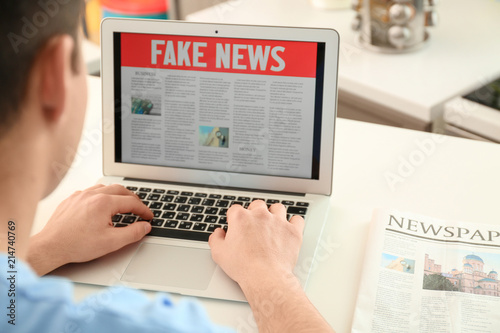 Young man reading news on l...