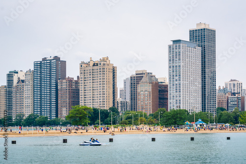 View of North Avenue Beach in Chicago, Illinois © jonbilous