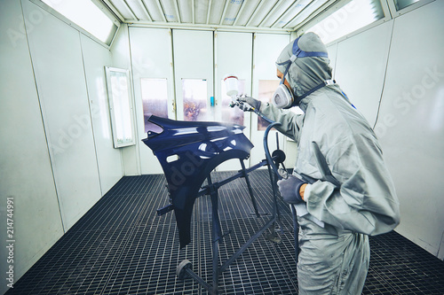 Foto Auto body repair series: Painting car bumper in paint booth