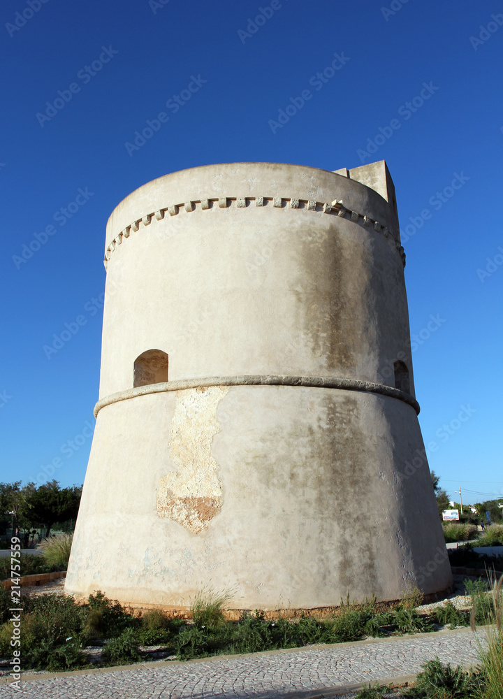 Sighting tower on the Salento coast probably dating back to the 15th century. Near Santa Maria di Leuca, Apulia, Italy Sighting tower on the Salento coast probably dating back to the 15th century. Near Santa Maria di Leuca, Apulia, Italy