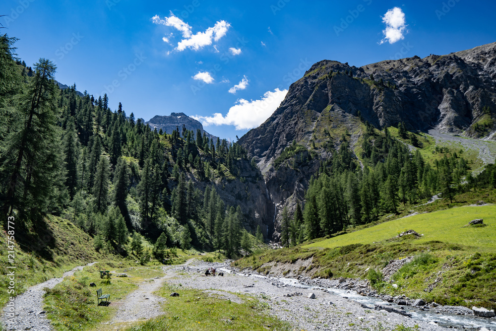 Fototapeta premium Sertig Tal in Davos - Schweiz 