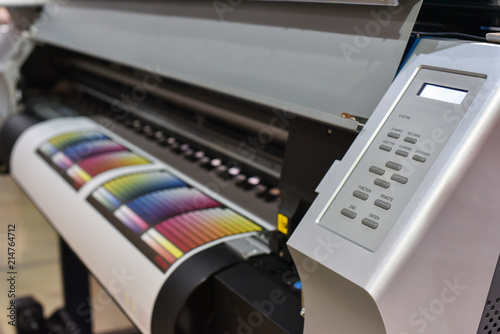 Plakat Wide format printer in work. Printing test image