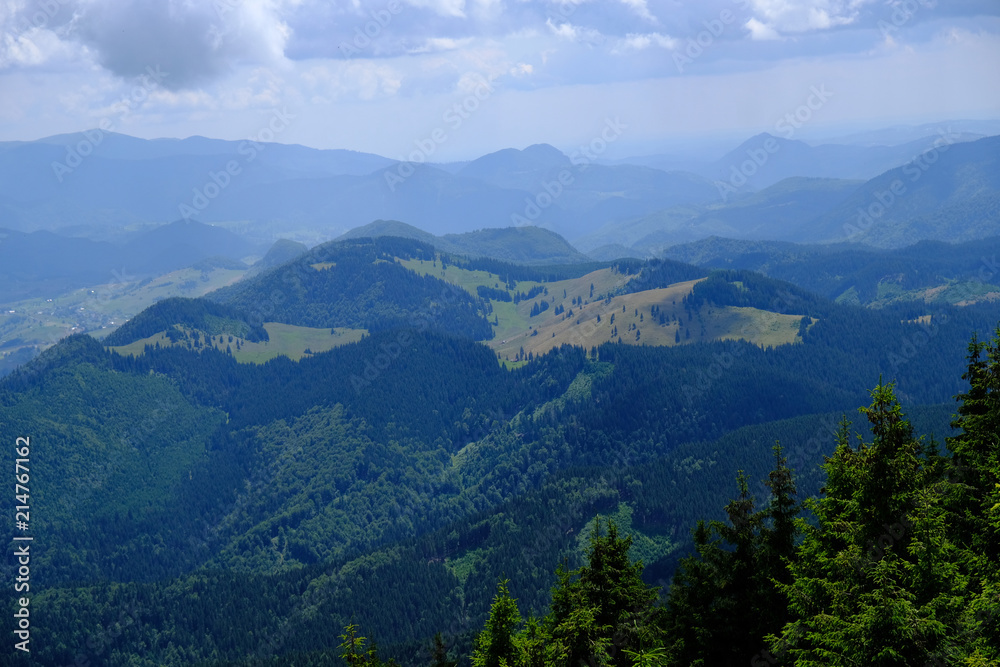 Rumunia, Karpaty Rumuńskie, masyw Piatra Craiului - widoki ze szczytu Turnu Rumunia, Karpaty Rumuńskie, masyw Piatra Craiului - widoki ze szczytu Turnu