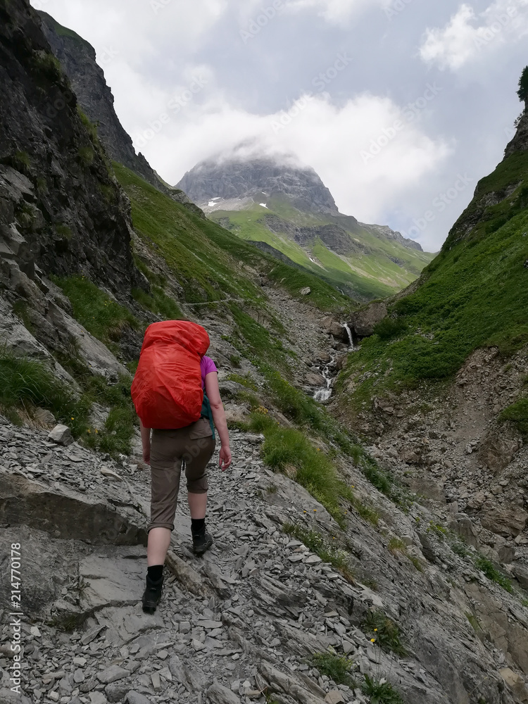 Die Alpen Rufen. Trekking concept. Tourismus in Deutschland, Österreich und Italien