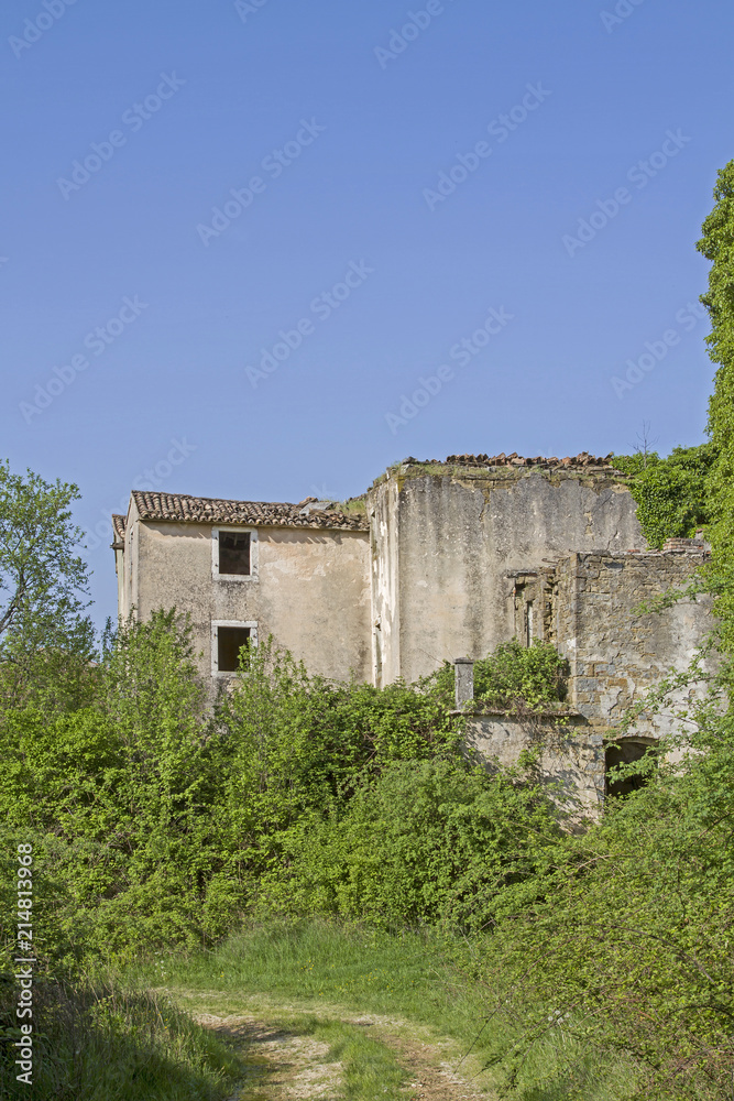 Verlassenes Dorf in Istrien