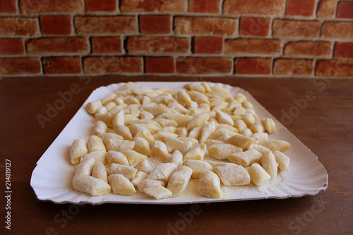 gnocchi in vassoio di carta