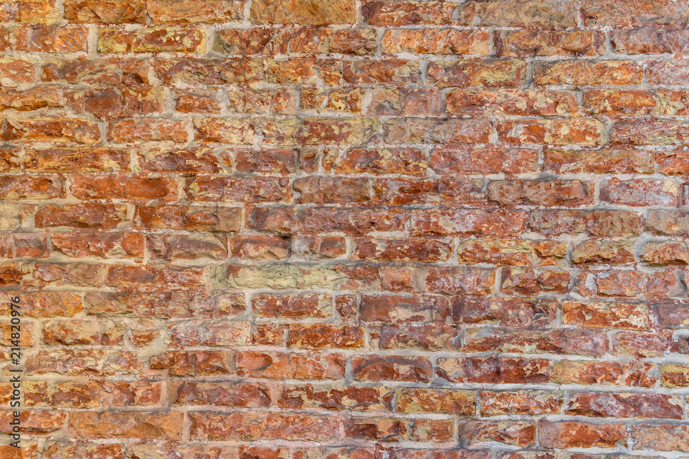 Obraz premium Old and damaged brown brick wall