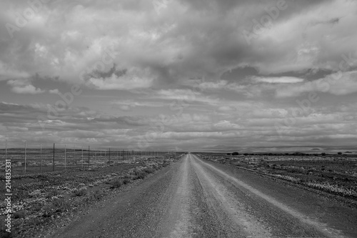 Canvas Print Wide angle view over the gravel road between Ceres and Calvinia through the Tank
