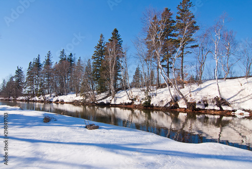 Fotografía Two fishing chairs frozen into a river bank prince edward island