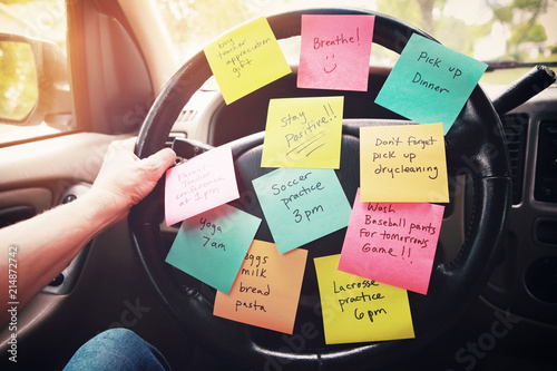 Quadro su tela Steering wheel covered in notes as a reminder of errands to do