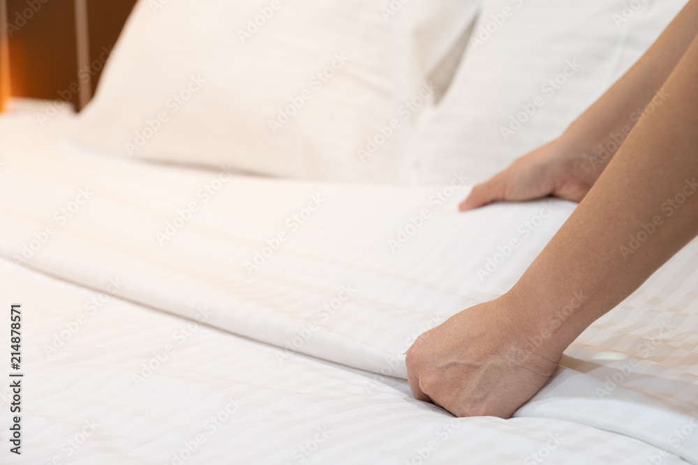 The hands of housewives who are changing sheets in hotels The hands of housewives who are changing sheets in hotels