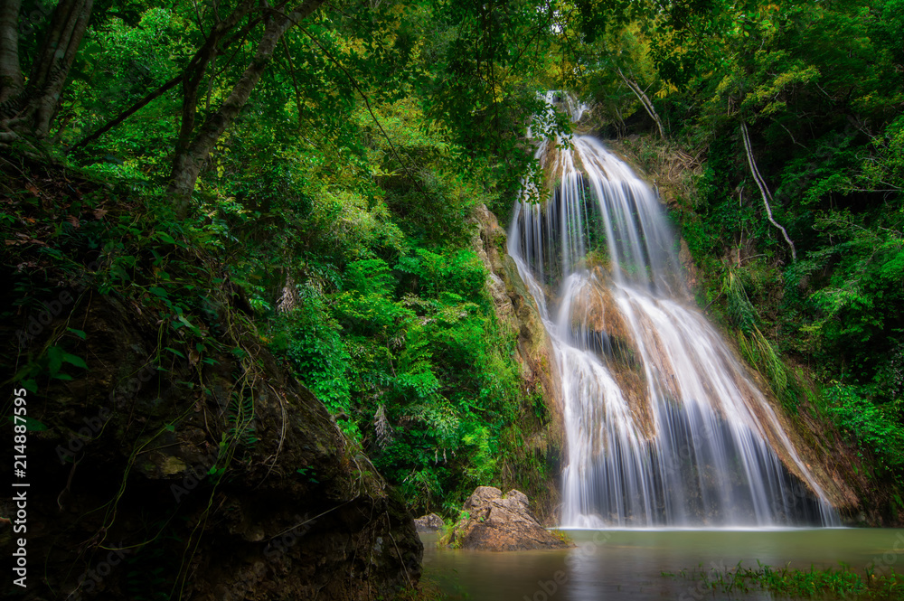 Obraz premium Pha Nam Yod Waterfall.