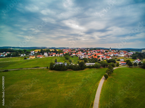 Eine kleine Gemeinde mit ca. 1200 Einwohnern in Bayern
