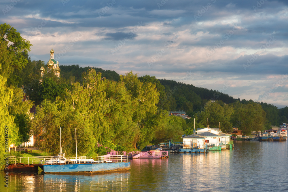 Obraz premium View of sity Ples , popular tourist landmark famous by its landscapes. Russia