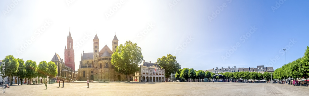 Maastricht, Servatiusbasilika, Vrijthof 