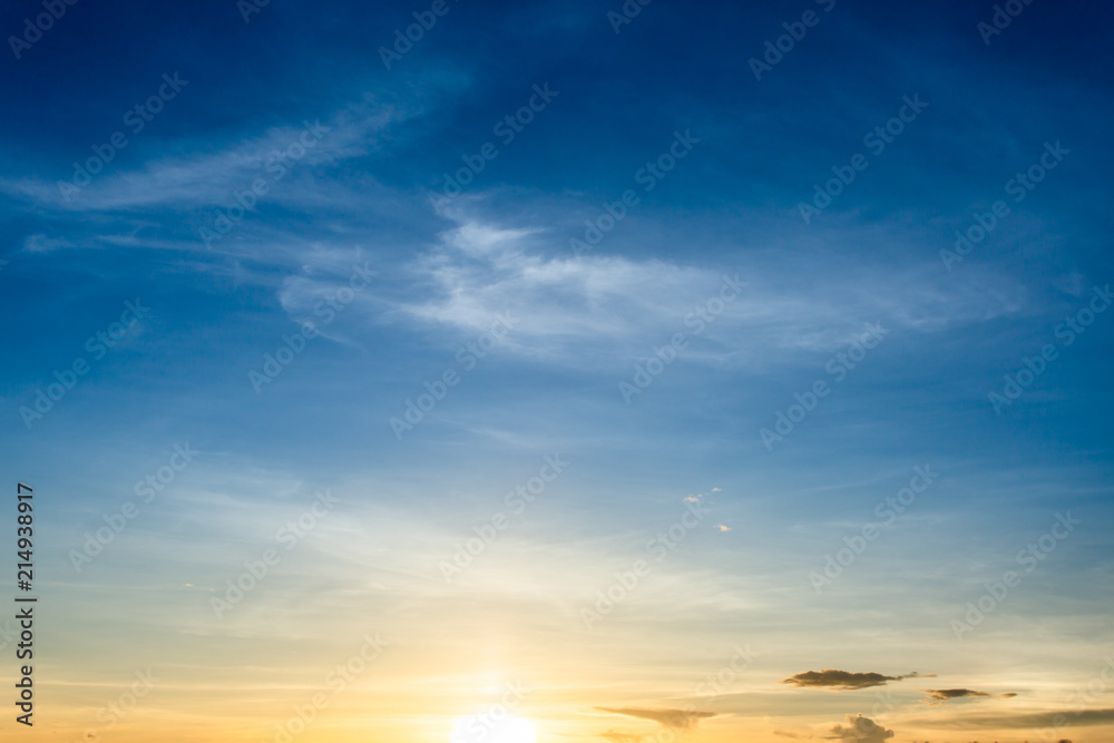 Obraz premium colorful dramatic sky with cloud at sunset.