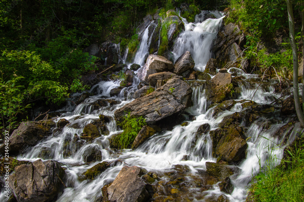 Obraz premium Upper Peninsula Michigan Roadside Waterfall. Beautiful Fumee Falls outside of Iron Mountain, Michigan is located at a roadside park along US 2.