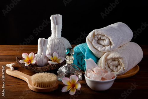Soft and select focus Spa massage compress balls, herbal ball and treatments spa ; Spa Thailand.