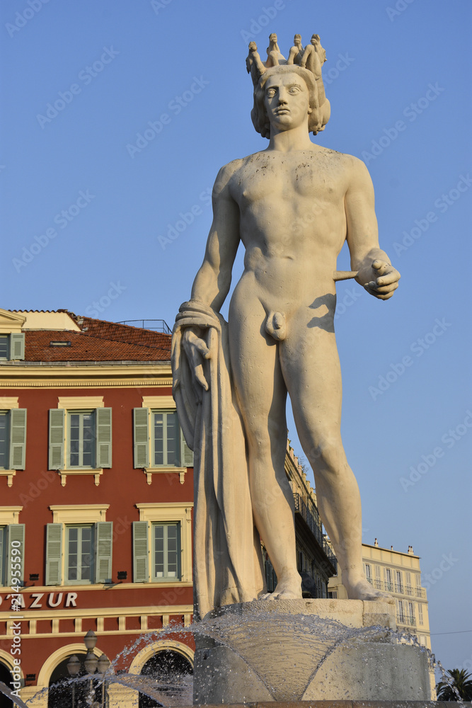 Place Masséna / Fontaine du soleil / Statue d’Apollon / Nice Place Masséna / Fontaine du soleil / Statue d’Apollon / Nice