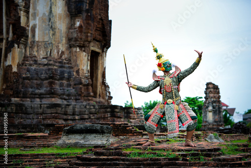 Foto Hanuman-TossakanThai high classical dance in mask