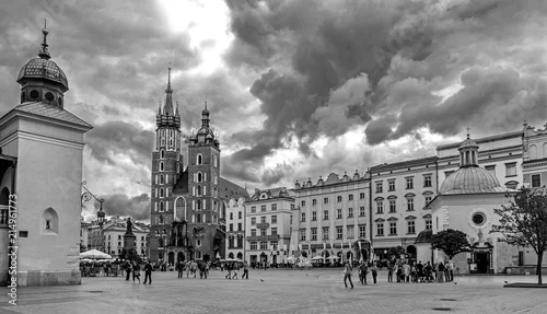 Obraz Kraków - burzowe chmury nad Marienkirche
