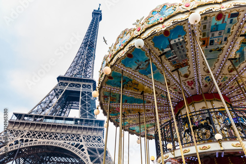 Carrousel and the Tour Eiffel at the end of winter © anamejia18