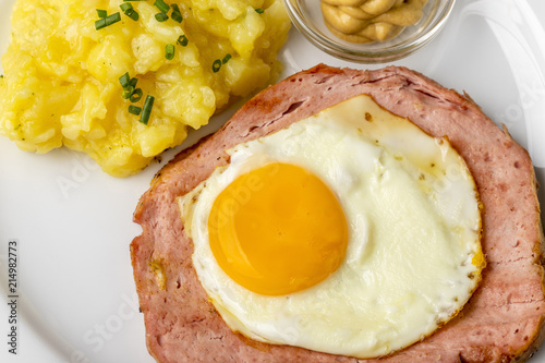 Leberkäse mit Kartoffelsalat
