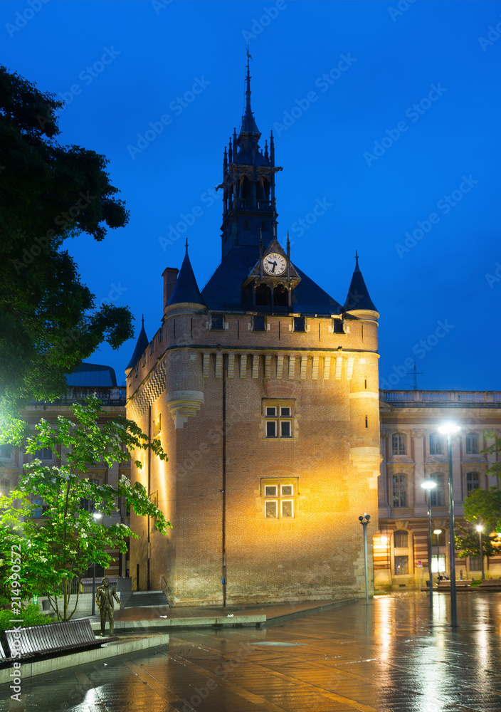 Night view of Donjon du Capitole, Toulouse