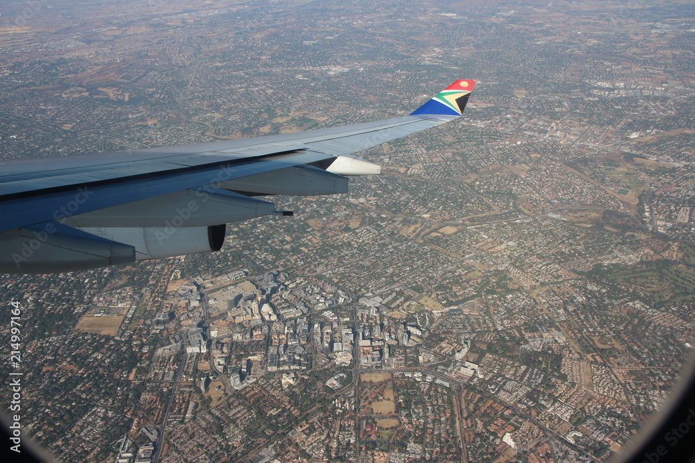 Fototapeta premium Flugzeug über Johannesburg
