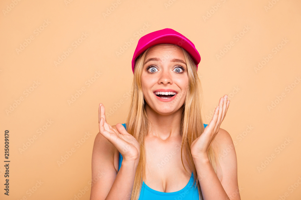 Portrait of young attractive nice foolish straight-haired amazed blonde girl, clapping, showing wow omg expression. Vivid bright pink cap. Copy empty blank space. Isolated over beige background Portrait of young attractive nice foolish straight-haired amazed blonde girl, clapping, showing wow omg expression. Vivid bright pink cap. Copy empty blank space. Isolated over beige background