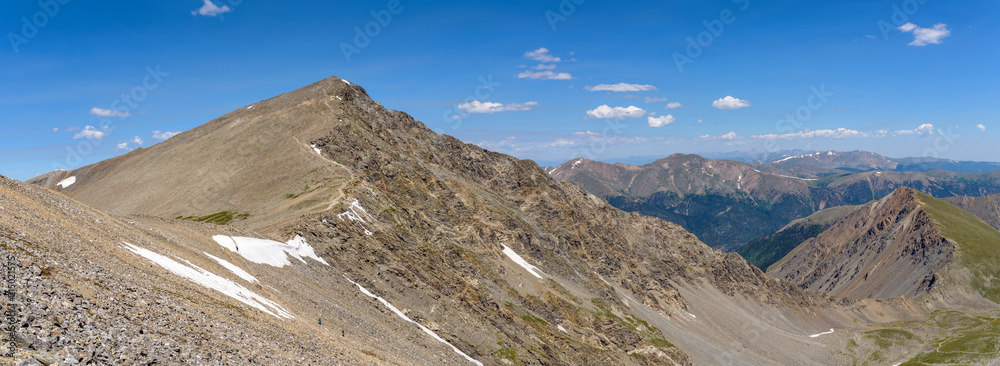 Φωτογραφία Steep Mountain - A panoramic view of rocky and steep south and east slopes of Torreys Peak (14,267 ft), seen from Grays Peak Trail, Colorado, USA
