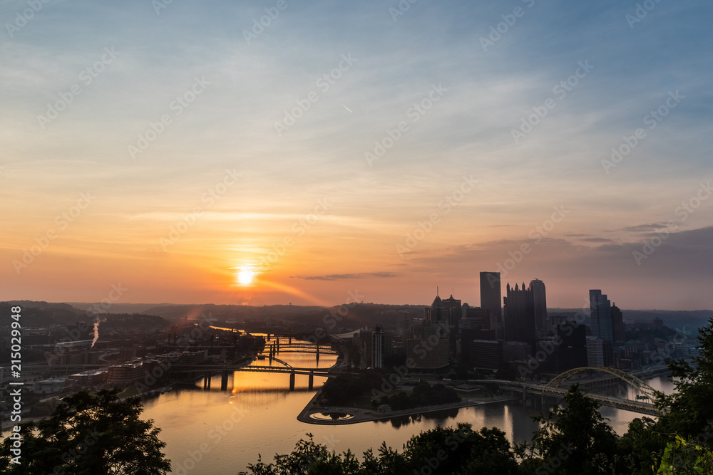 Fototapeta premium Sunrise over Pittsburgh