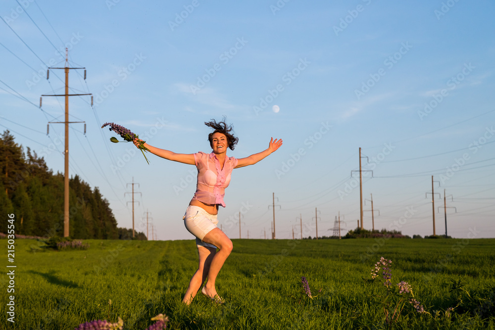 Fototapeta premium Nice girl have fun in a green field