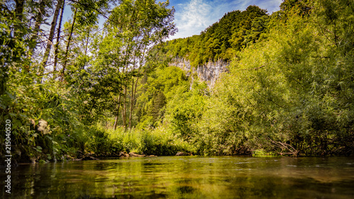 au bord de la rivière