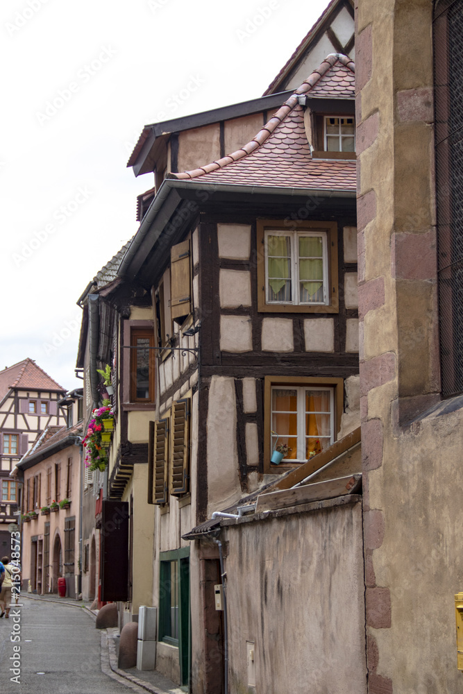 Ribeauvillé. Maisons à colombages dans les rues du centre-ville, Alsace, Haut Rhin. Grand Est Ribeauvillé. Maisons à colombages dans les rues du centre-ville, Alsace, Haut Rhin. Grand Est