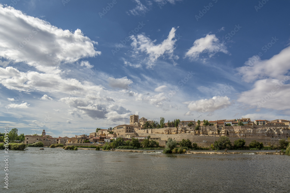 Vista de Zamora desde el Rio Duero 