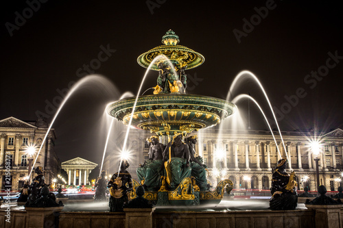 Place Concorde at night with fountains rivers and seas © Morgenstjerne