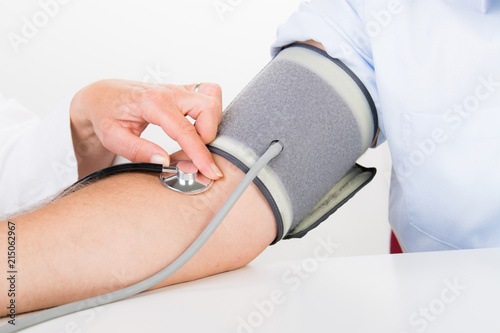 blutdruck am arm messen